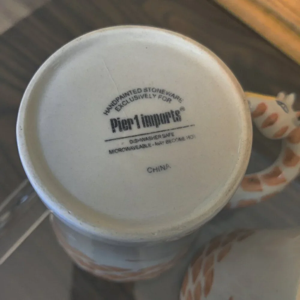 Pier One Giraffe Coffee Mug (2 avail) A 3D giraffe whose neck is a coffee handle